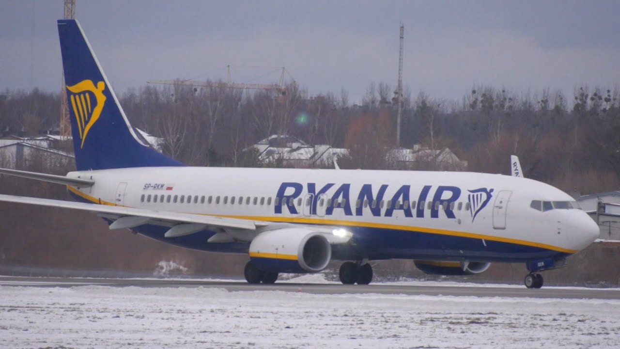 Boeing 737-800 (8AS) SP-RKM Ryanair Buzz 2021.12.18. Lviv(LWO)