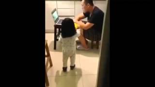 Video Lucu Anak Yang Berbakti Kepada Orang Tuanya