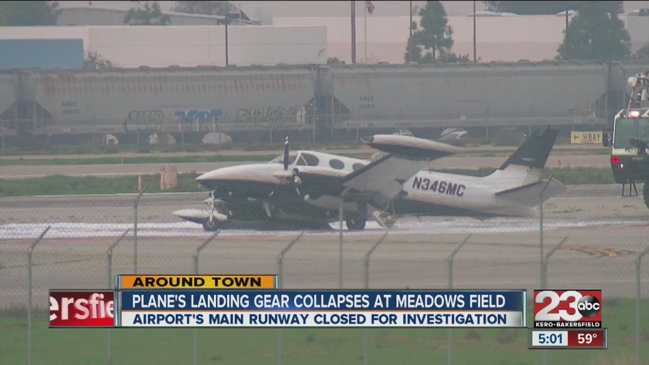Plane's landing gear collapses at Meadows Field YouTube