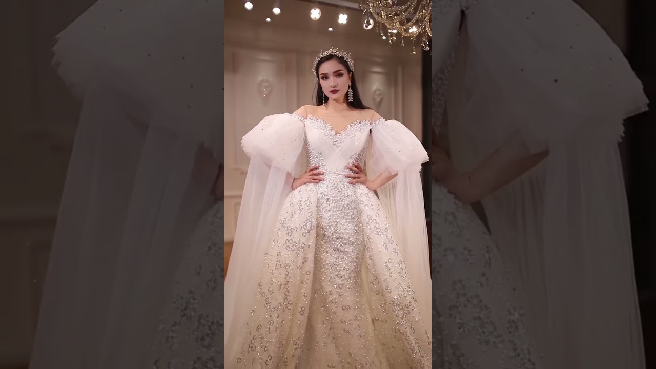 Beautiful mermaid wedding dress with detachableskirt