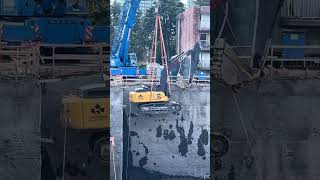 John Deere 350 P-Tier Excavator Getting Taken Out Of Pit From Leibherr Mobile Crane