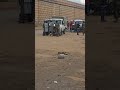 Huyu mdem anacheza ball na Polisi kwa maandamano ni nani 🤣😍😍