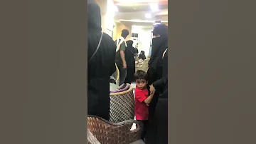 فتيات في عدن يوصلون للضرب 