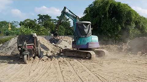xe công nông chở cát , máy xúc komatsu múc cát lên công nông | con heo đất
