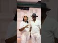 Micky n’umugabo we bambaye imyenda isa