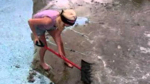 mom cleaning pool (: