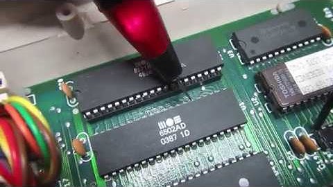 Commodore 1571 floppy disk drive repair. Bad 6502.