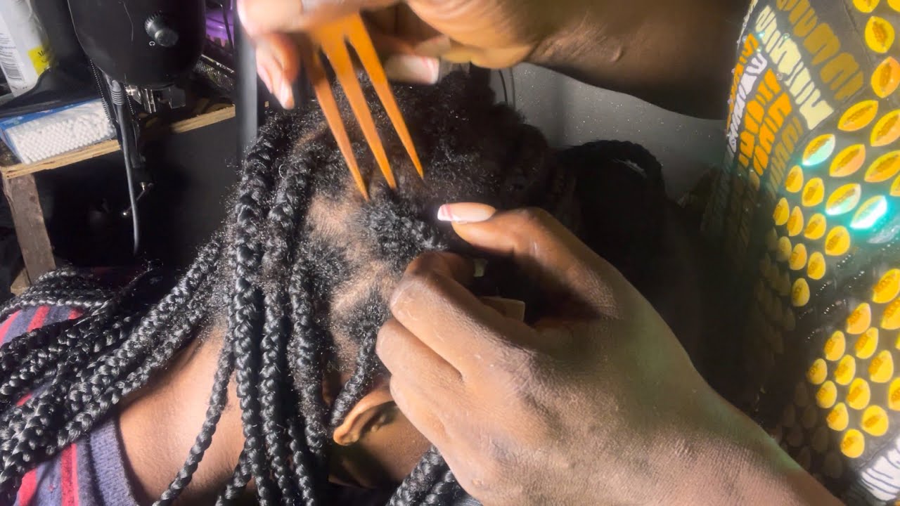 ASMR✨ULTRA SATISFYING OLD BRAID SCALP SCRATCHING ON MY COUSIN, SOFT WHIPER AND GUM SOUND.