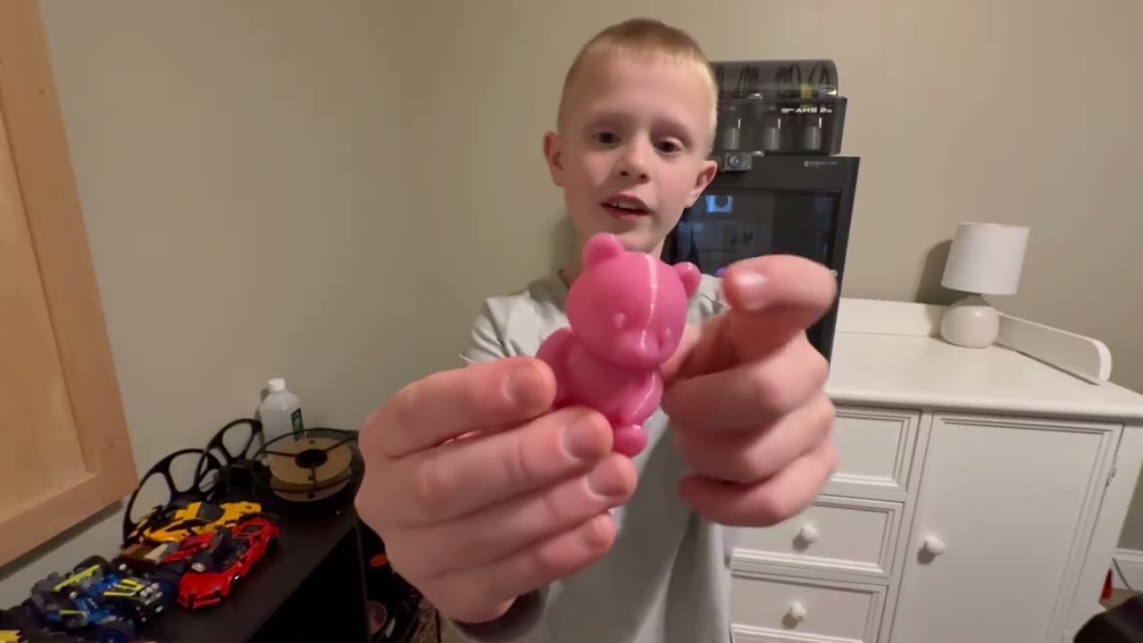 Keller 3D prints a flexi bear for his friends at school