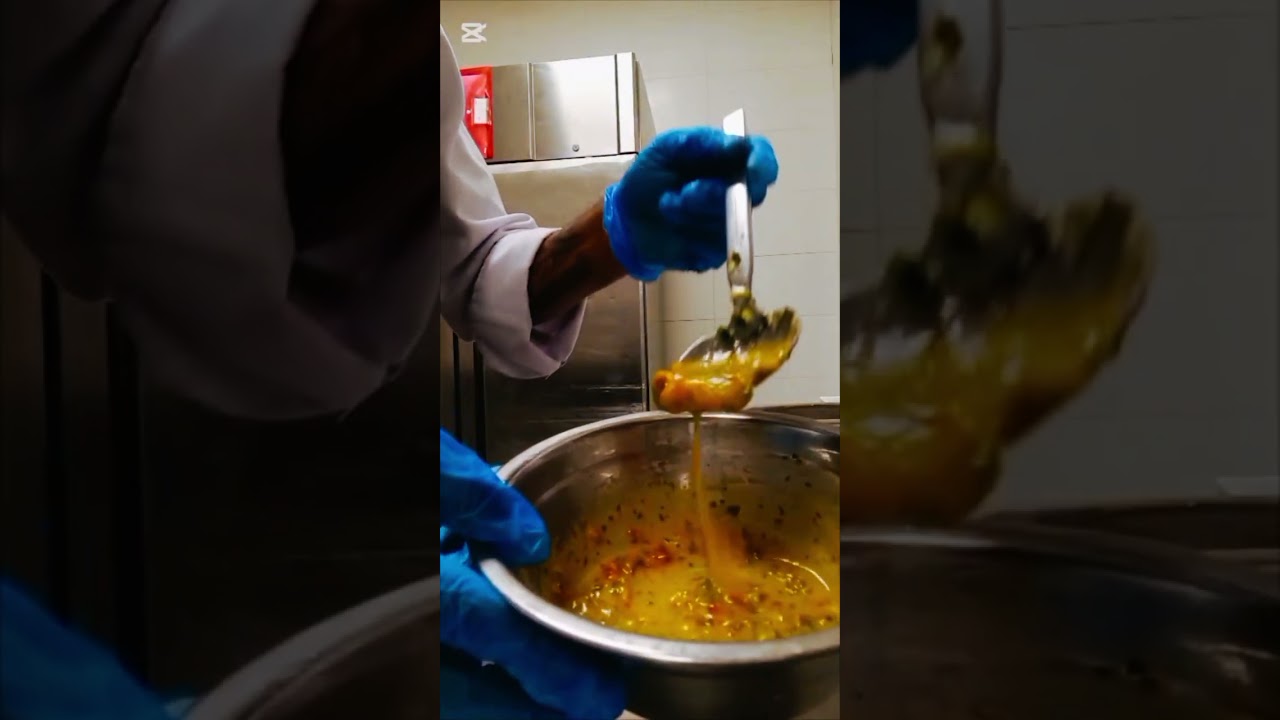 Healthy quinoa salad with passion fruit salsa 😋 🥗 