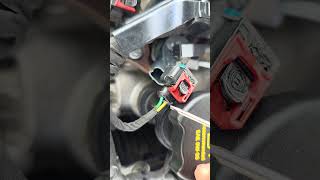 2019 JAGUAR XE DIESEL. HOW TO DISCONNECT FUEL INJECTOR WIRE CONNECTOR