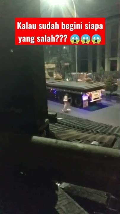 Detik-detik anak punk ketabrak tronton! 😱 Mestinya paham truk besar tidak bisa berhenti mendadak 😥