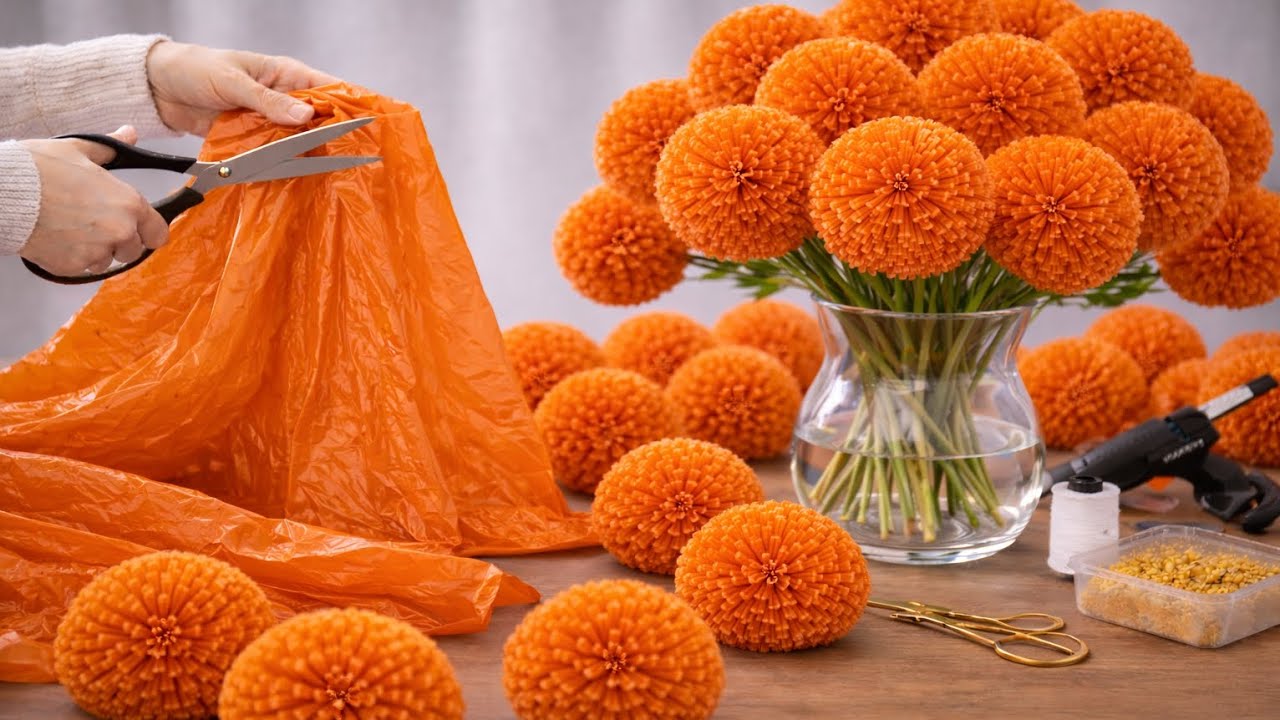 Как сделать букет из полиэтилена и пластиковой бутылки / Простой букет из полиэтиленового пакета ...