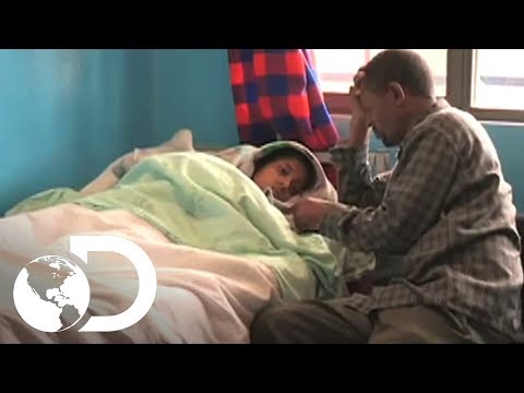 Vídeo: Os Médicos Indianos Separaram Com Segurança Do Menino De 7 Anos Seu Parasita Gêmeo - Visão Alternativa