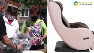 Вітання зі святом: підприємець Ігор Бартків подарував масажне крісло для медиків