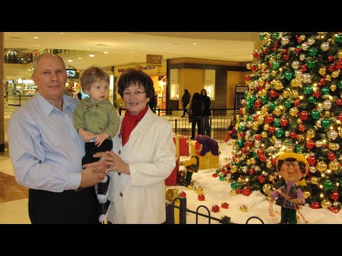 Гуляем в торговом центре в Новогодние праздники 2012 ? Mall At Christmas With Grandparents 2012