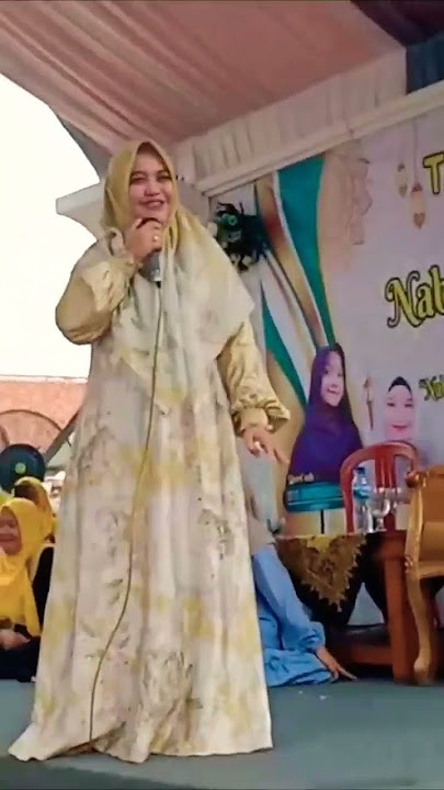 Ustadzah Liza Azizah nyanyi ngahiliwir