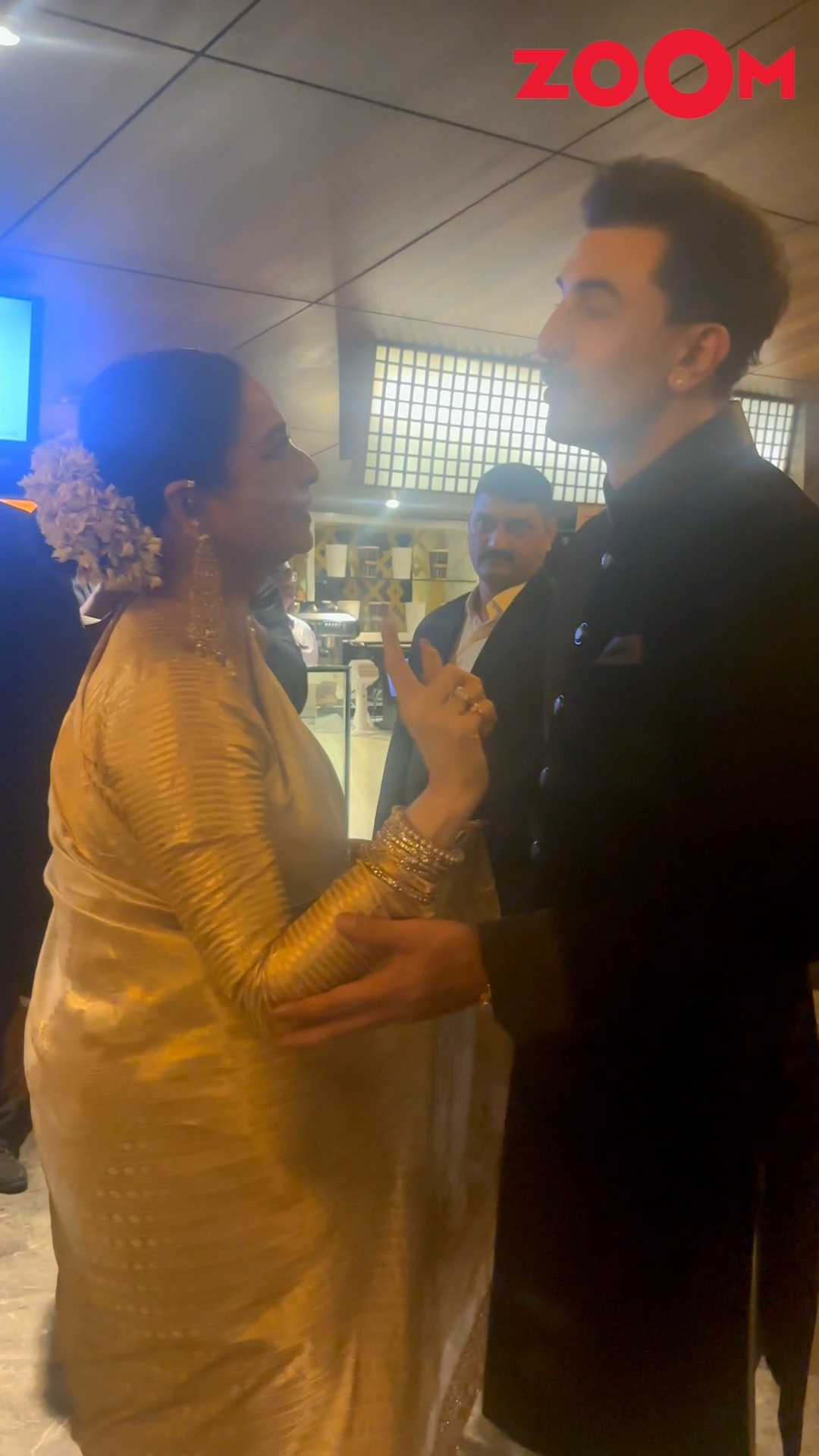 Ranbir Kapoor HUGS Rekha twice at 100 years of Raj Kapoor celebration ? #shorts #ranbirkapoor #rekha
