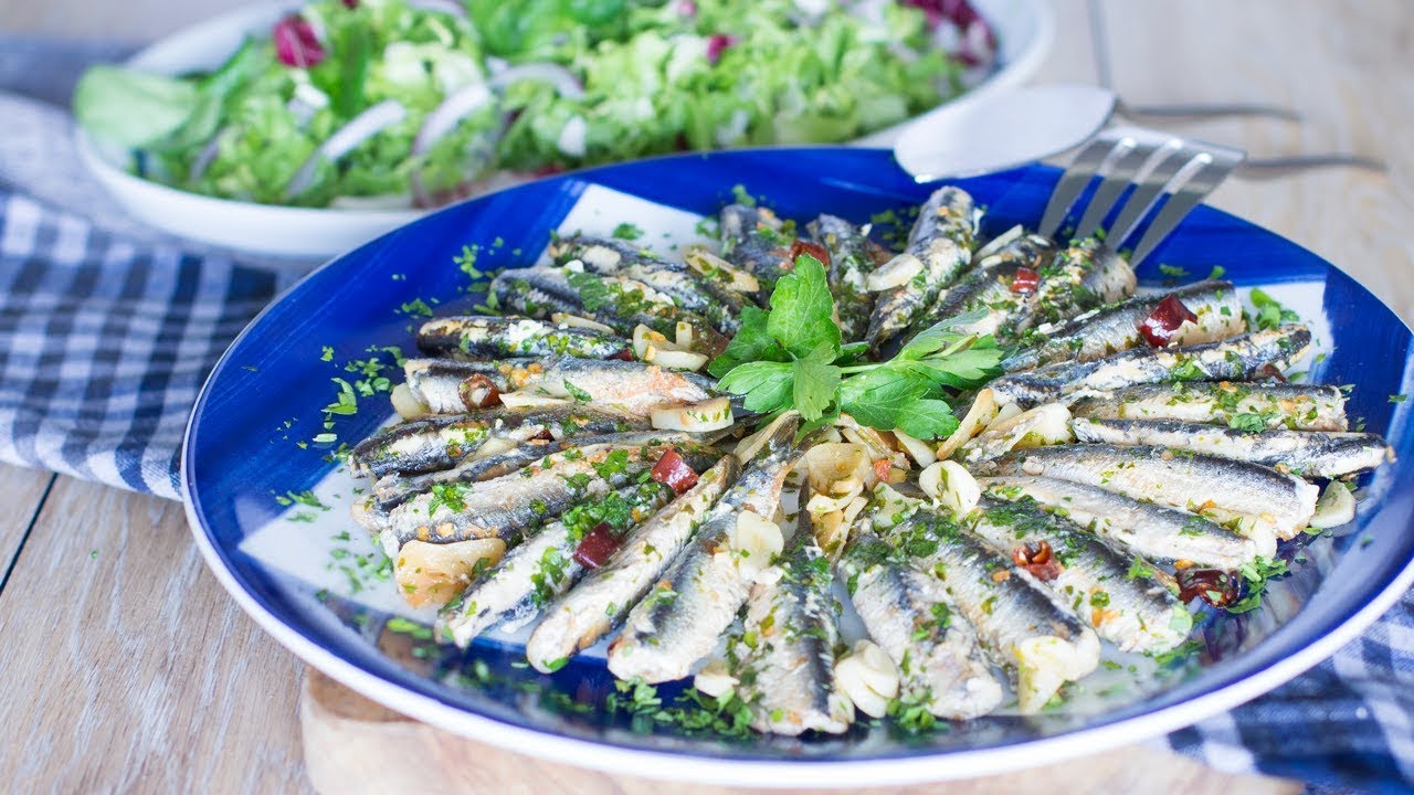 Cazuela de anchoas con ajo y perejil