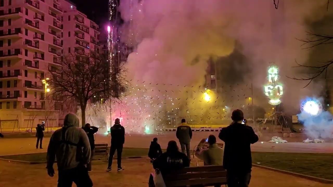 Mascletá nocturna histórica en Mislata. Por Espartans del Foc y pirotecnia Nadal Martí. 18/03/2023