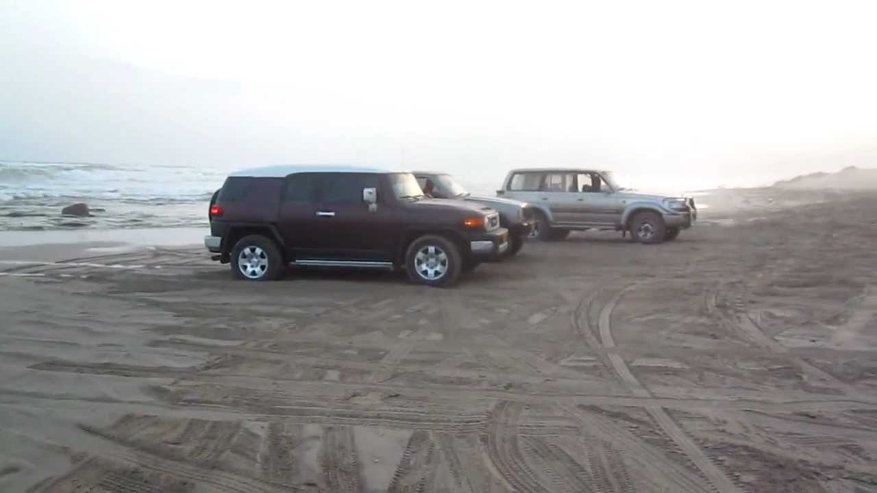 Jeep Cherokee XJ vs Toyota FJ in sand dune climb YouTube