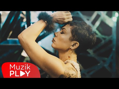 Nihal Sandıkcı - Kaybolmuşum (Bitse de Gitsek) [Official Video]