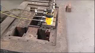 TORQUESTAR Hydraulic Hollow Jack for casting removal and fitting