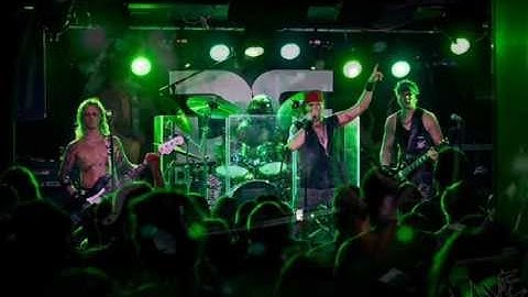 Debbie Ray-Youth Gone Wild Skid Row.wmv