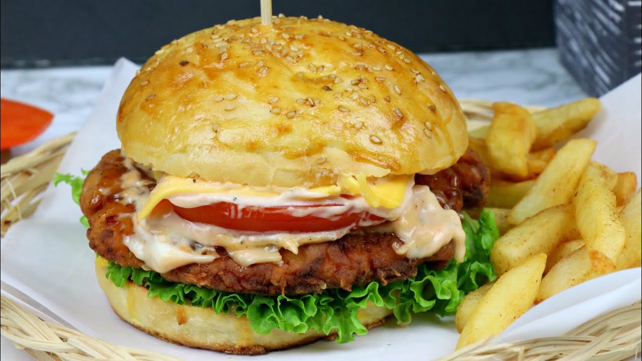 ঢাকার জনপ্রিয় নাগা চিকেন বার্গার Bangladeshi Naga Burger Naga