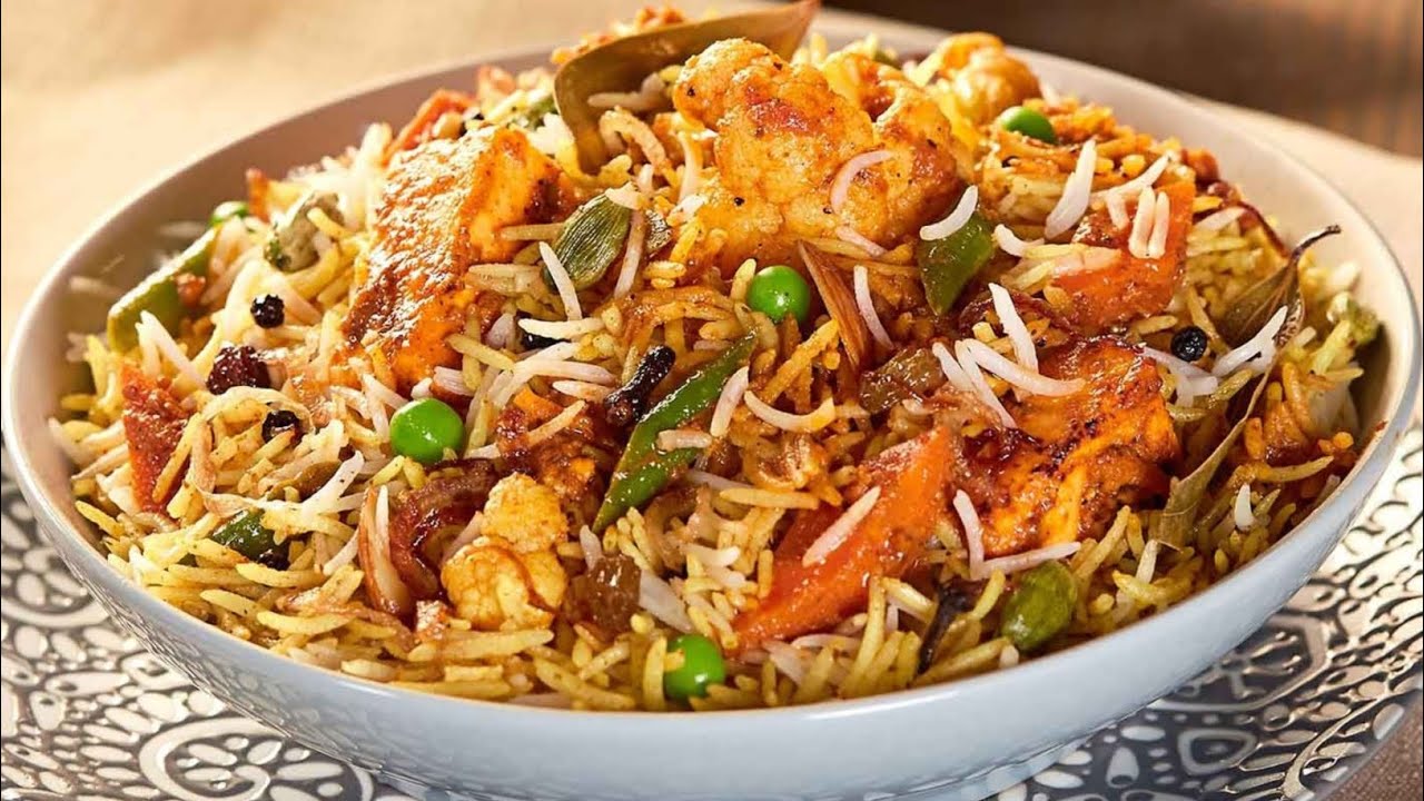 एक बार इस तरह वेज बिरयानी बनकर आप लोग खा कर देखिये उंगलियाँ चाटते रह जाएंगे | Veg Biryani Recipe