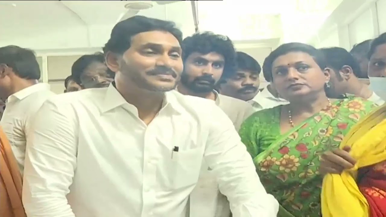 తిరుపతి పద్మావతి మెడికల్ కాలేజీలు ఆసుపత్రిలో బాధితులను పరమార్శించిన: మాజీ ముఖ్యమంత్రి వైయస్ జగన్