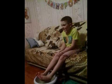 Тянет ноги под коленями. Ноги под партой в школе - фото Красные пятна и сыпь под коленями - Вопрос дерматологу - 03 Онлайн Подставка под ноги под стол в офис - 97 фото