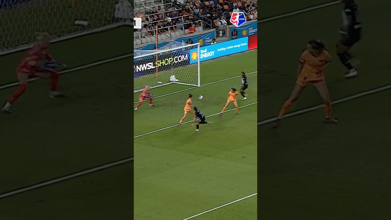 One touch. Top finish. Sam Kerr. 🎯⚽ #nwsl #soccer #football