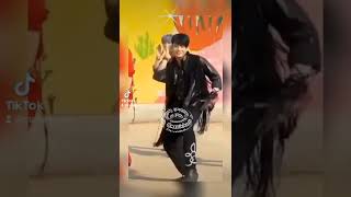 excelente baile Jungkook