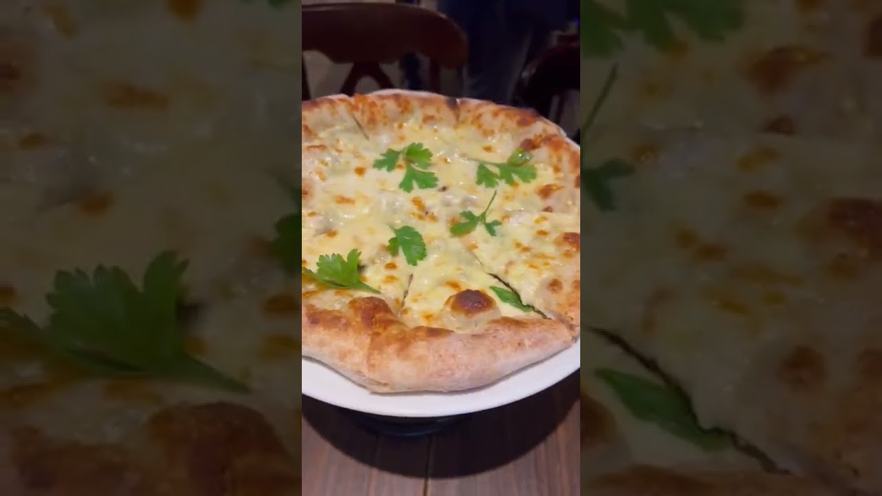 QUATTRO FORMAGGI PIZZA Italianni’s Greenbelt 2 Makati