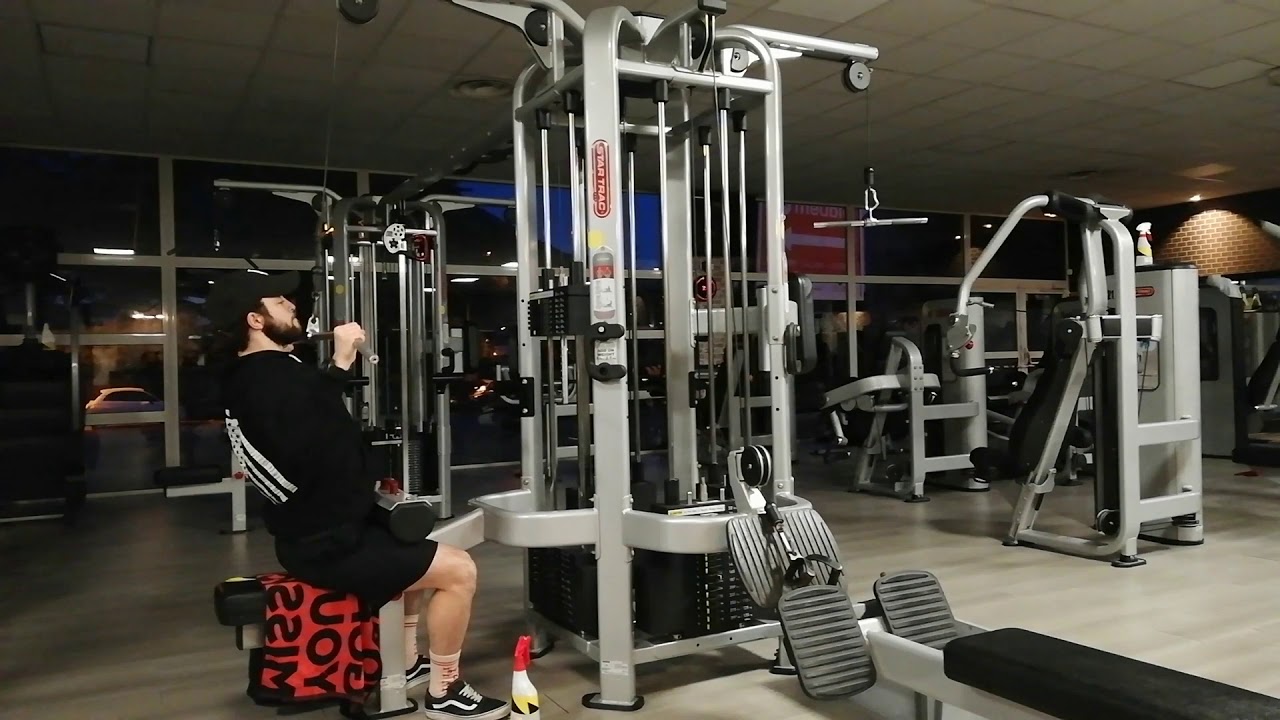 Lat Pulldown - Tirage vertical Barre (Pronation).