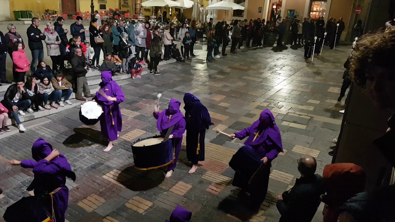 Miércoles Santo 2.017. Paso de la Cofradía de Jesús de Galiana por calle la Ferrería. Avilés.