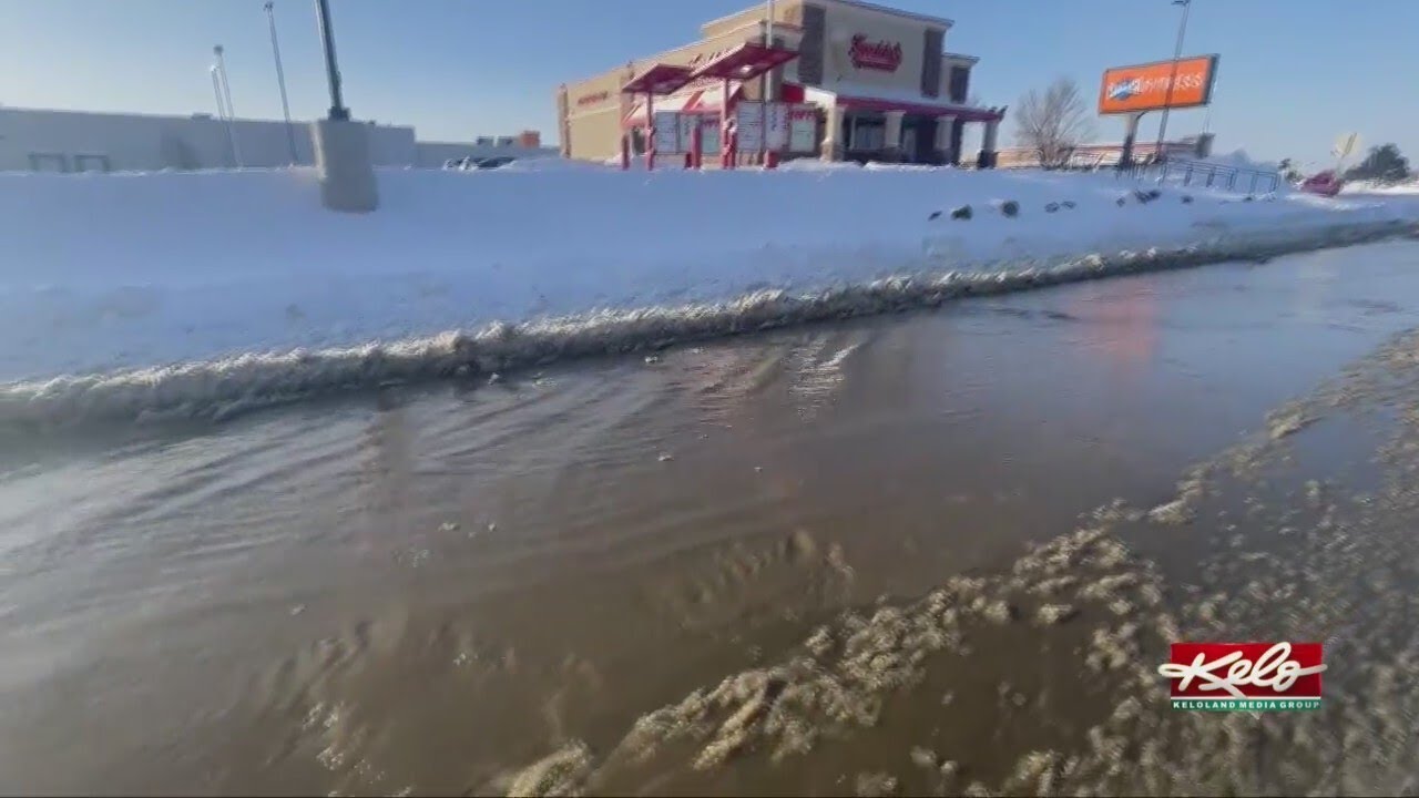 Broken water main floods parking lot at Empire Mall - YouTube
