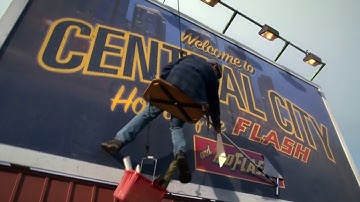 Flash 3x15 -Wrath of Savitar(opening scene)