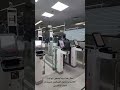 البوابة الالكترونية في مطار بغداد دون المرور بظابط الجوازات
