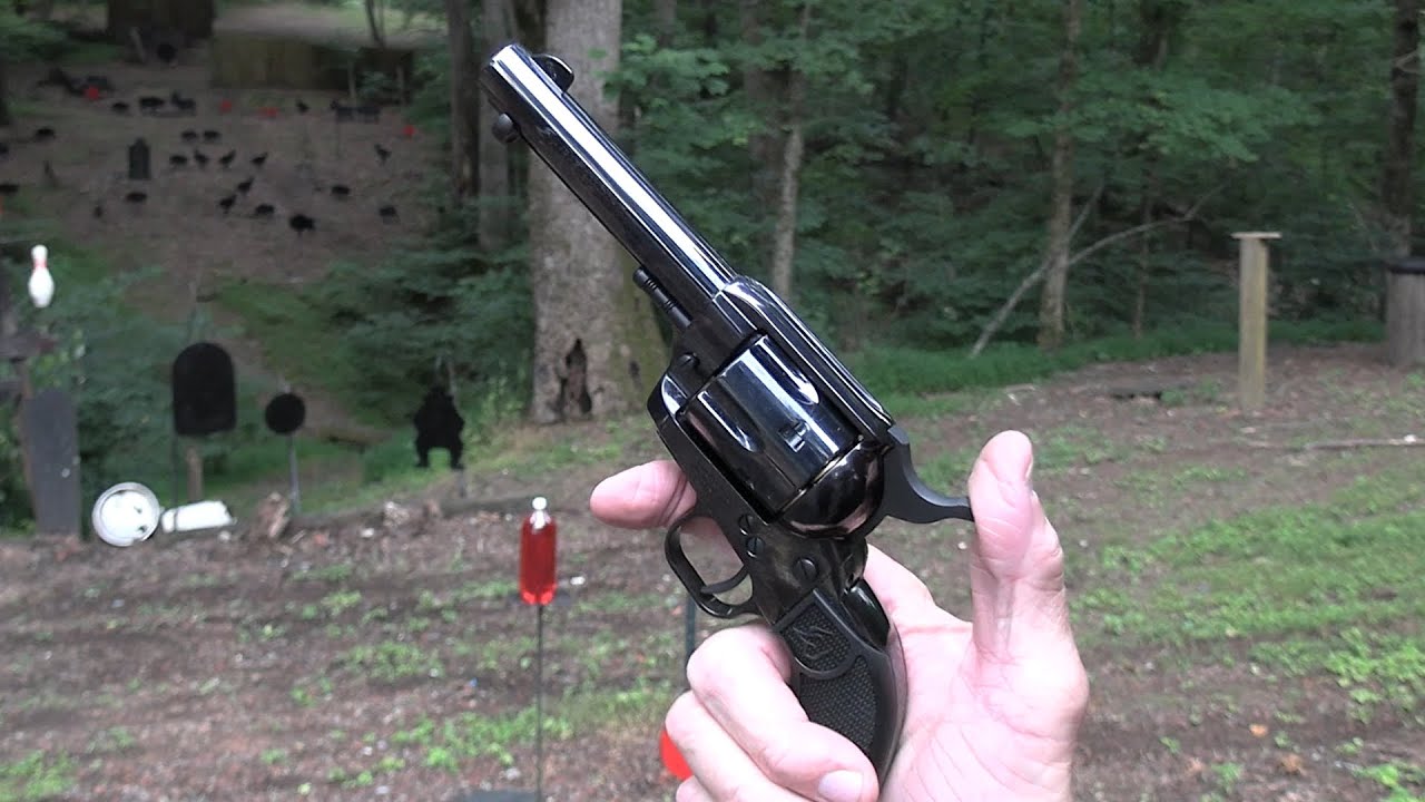 Hickok45 стреляет в помощника Тауруса из .45 LC