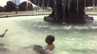 Philadelphia. Children in the fountain