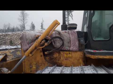 Видео: Запуск булдозера после мороза.