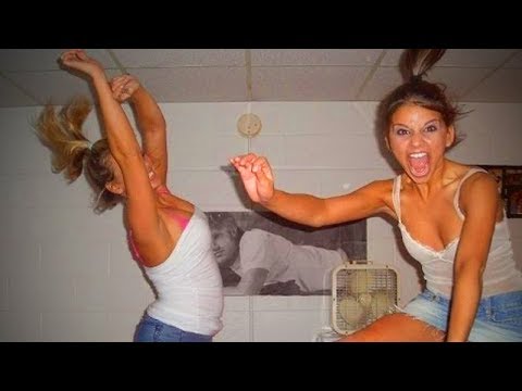 Sexy babes threesomes