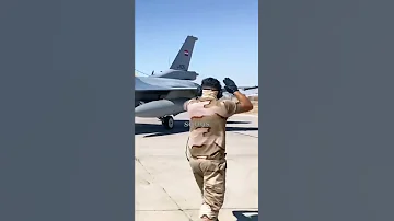 إقلاع طائرة طائرات حربية طيران الجيش العراقي طائرات هليكوبتر لايك واشتراك 