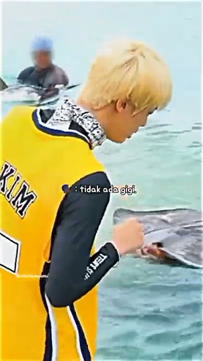 Ketika Seokjin diberi misi mencium ikan pari #bts #jin #dikecarol #idolkpop #army #kpopers #shorts