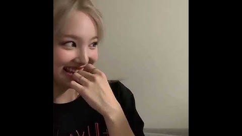 Nayeon becoming the new meme of shy ☺️☺️ #TWICE #nayeon