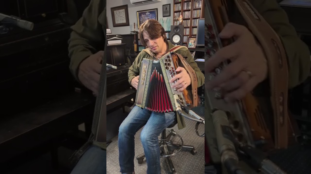 Terezinka - Alex Meixner on a Munda Accordion