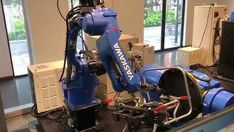 YASKAWA AR1440 Welding Robot.mp4