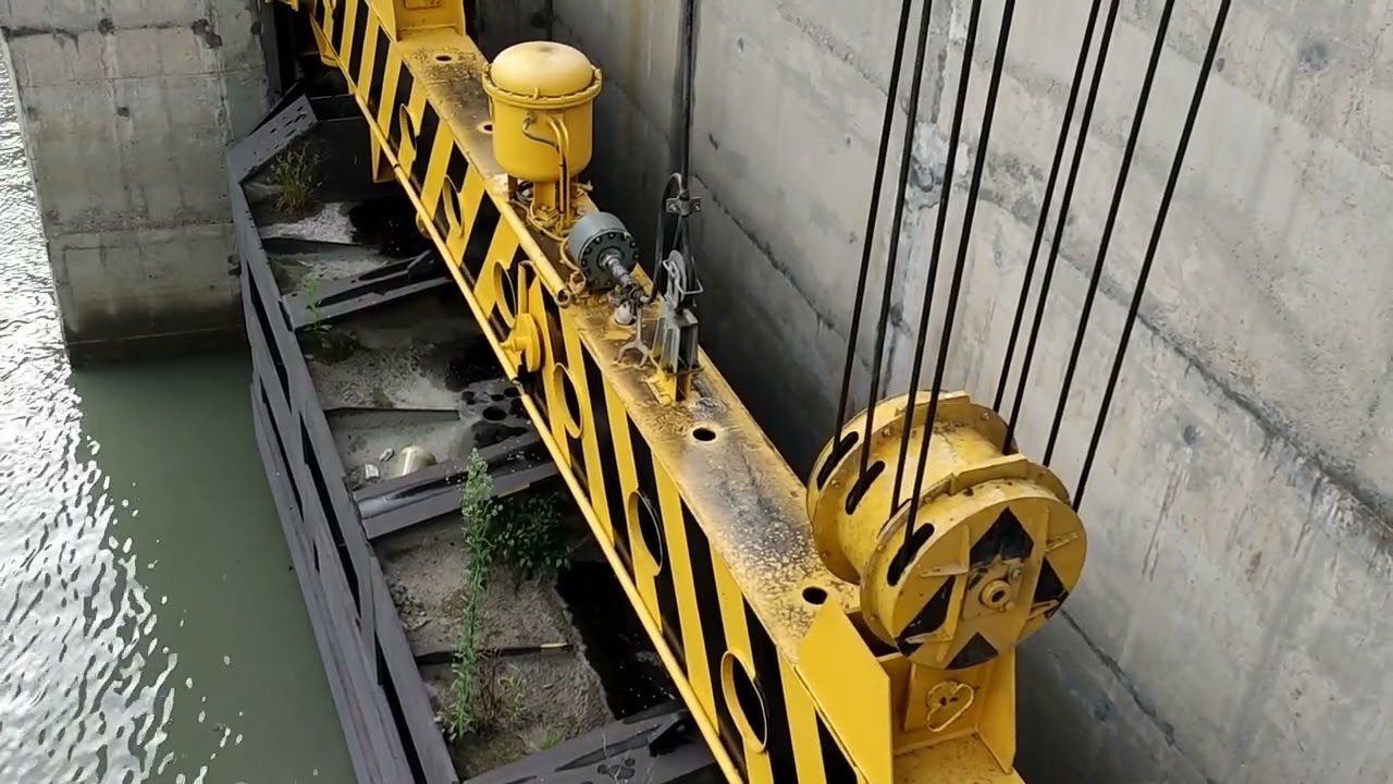 Ensuring Dam Safety: Spillway Maintenance and Stoplogs Installation